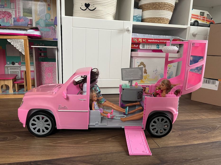 Sprzedam camper i 4 barbie oryginalny