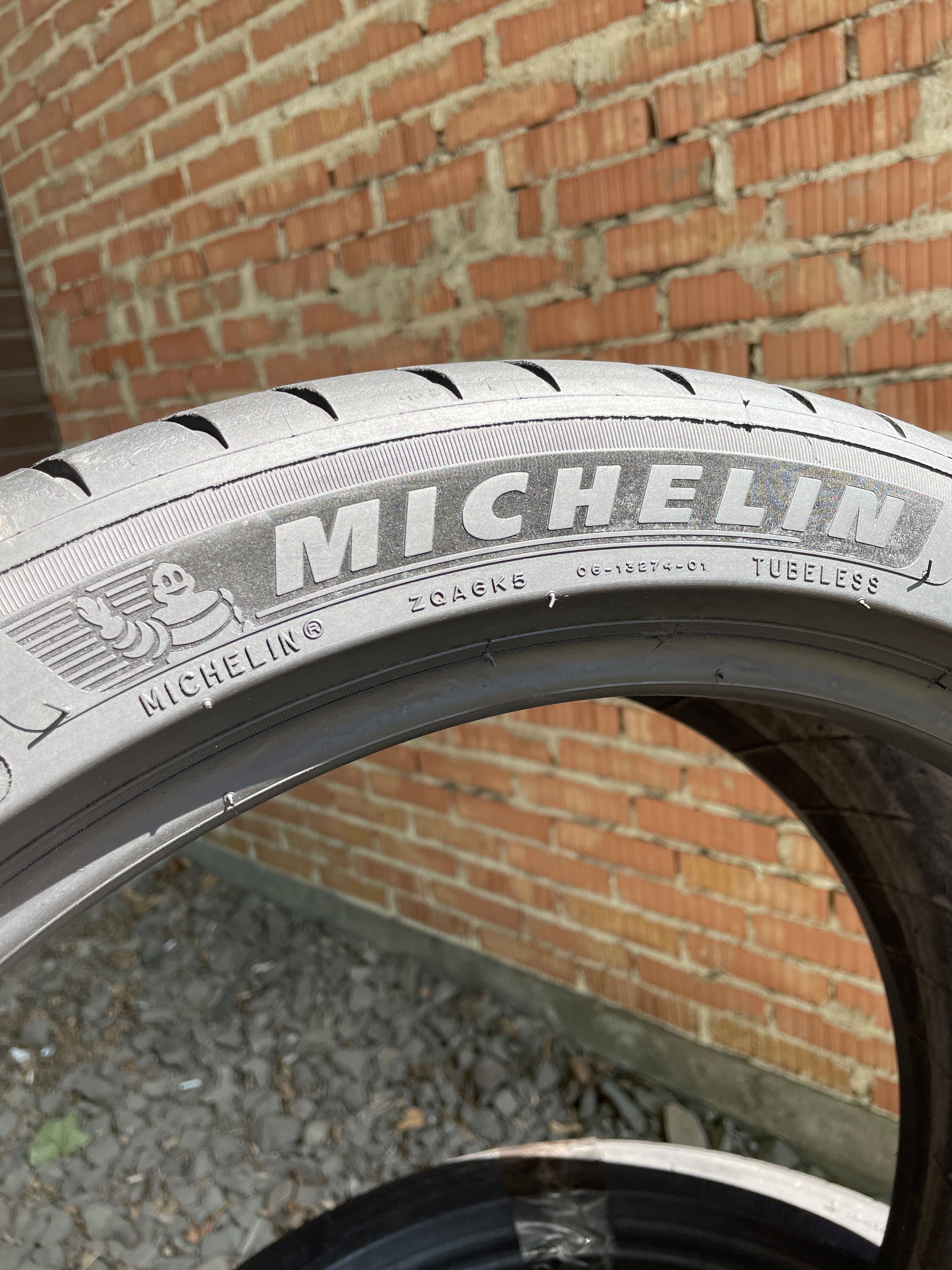 225/45 R19 MICHELIN PILOT SPORT 4 Топ-модель! Літо 235 245 255 / 40 50