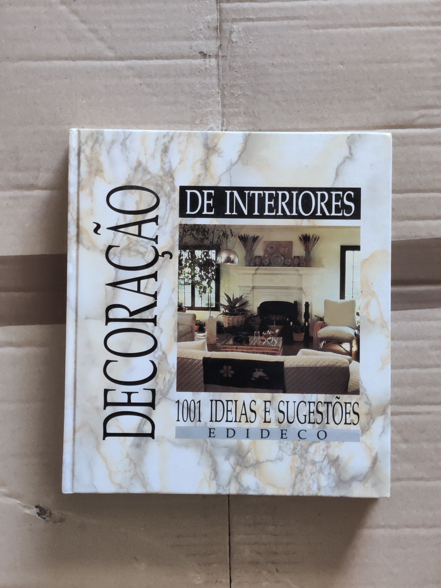 Livro "Decoração de interiores - 1001 ideias e sugestões"