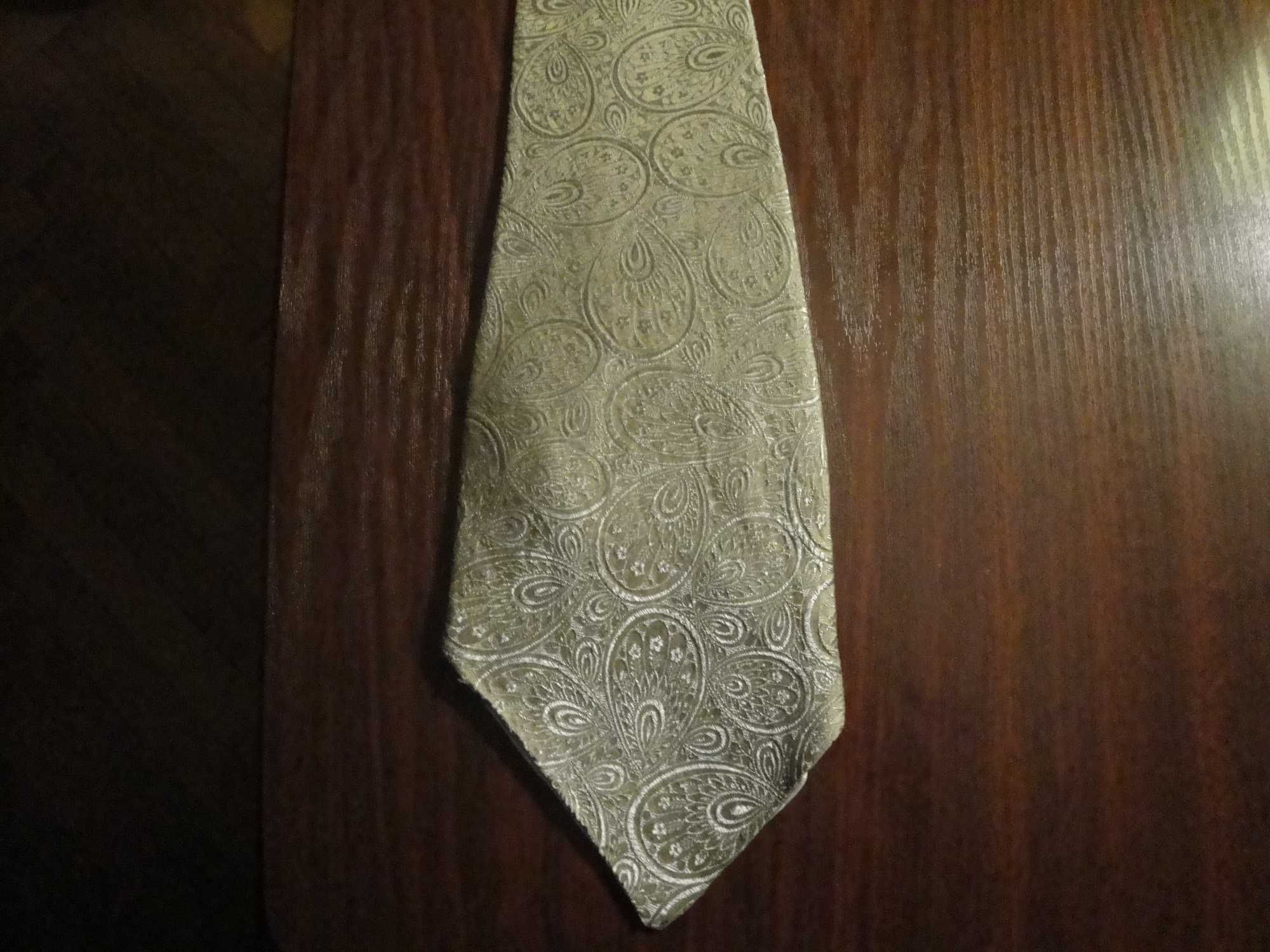 Stary krawat z PRL-u