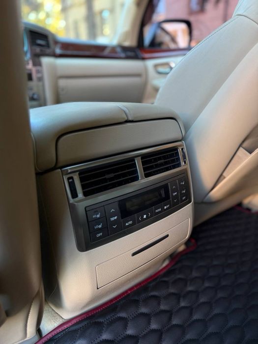 Lexus LX570 2008 года