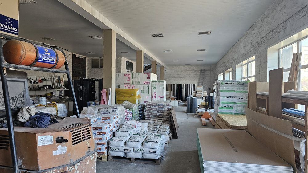 Продам діючу базу будівельних матеріалів  вул.Героїв України