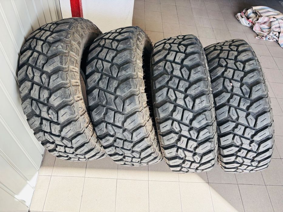 Pneus de jipe como novos