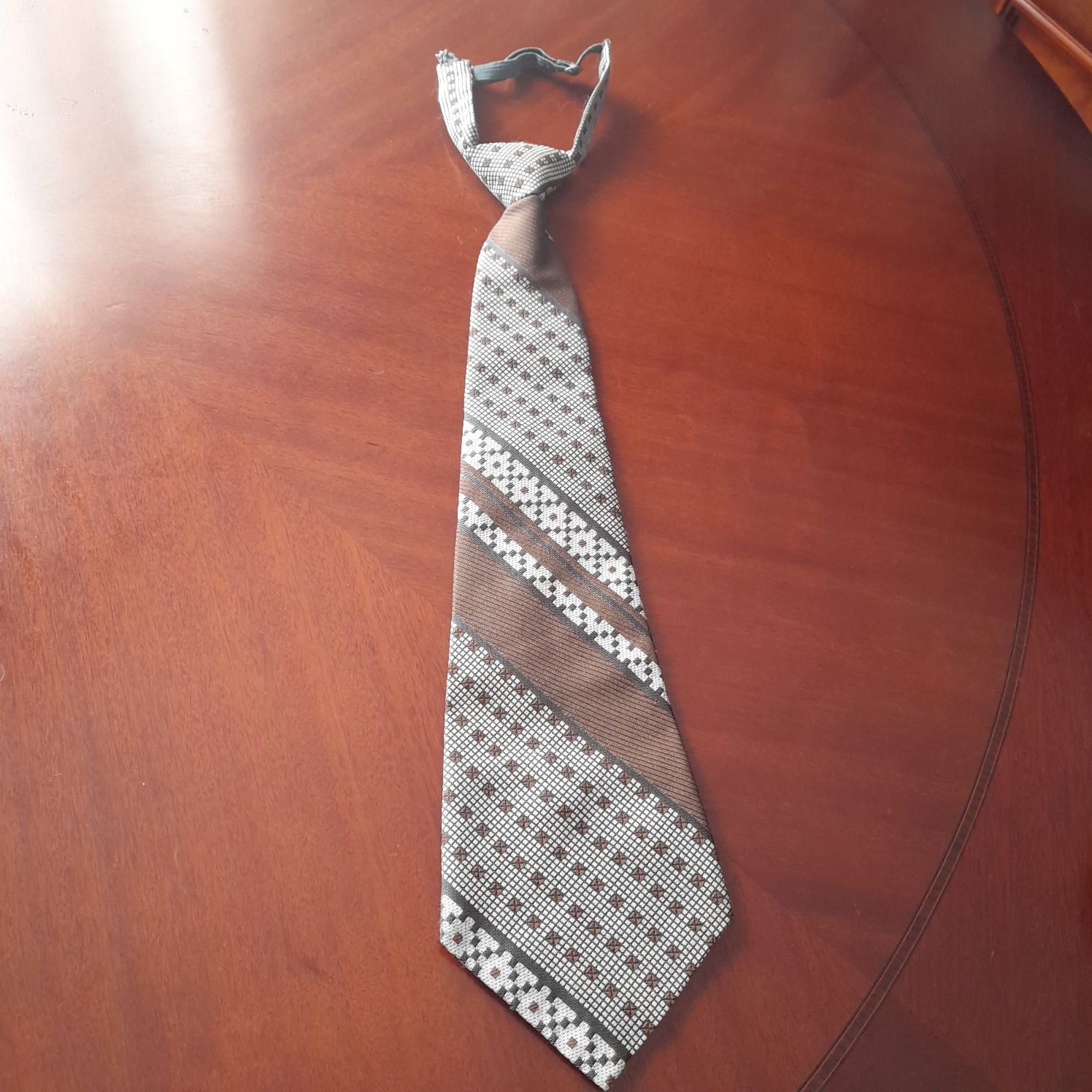 Продам галстуки разные недопого.