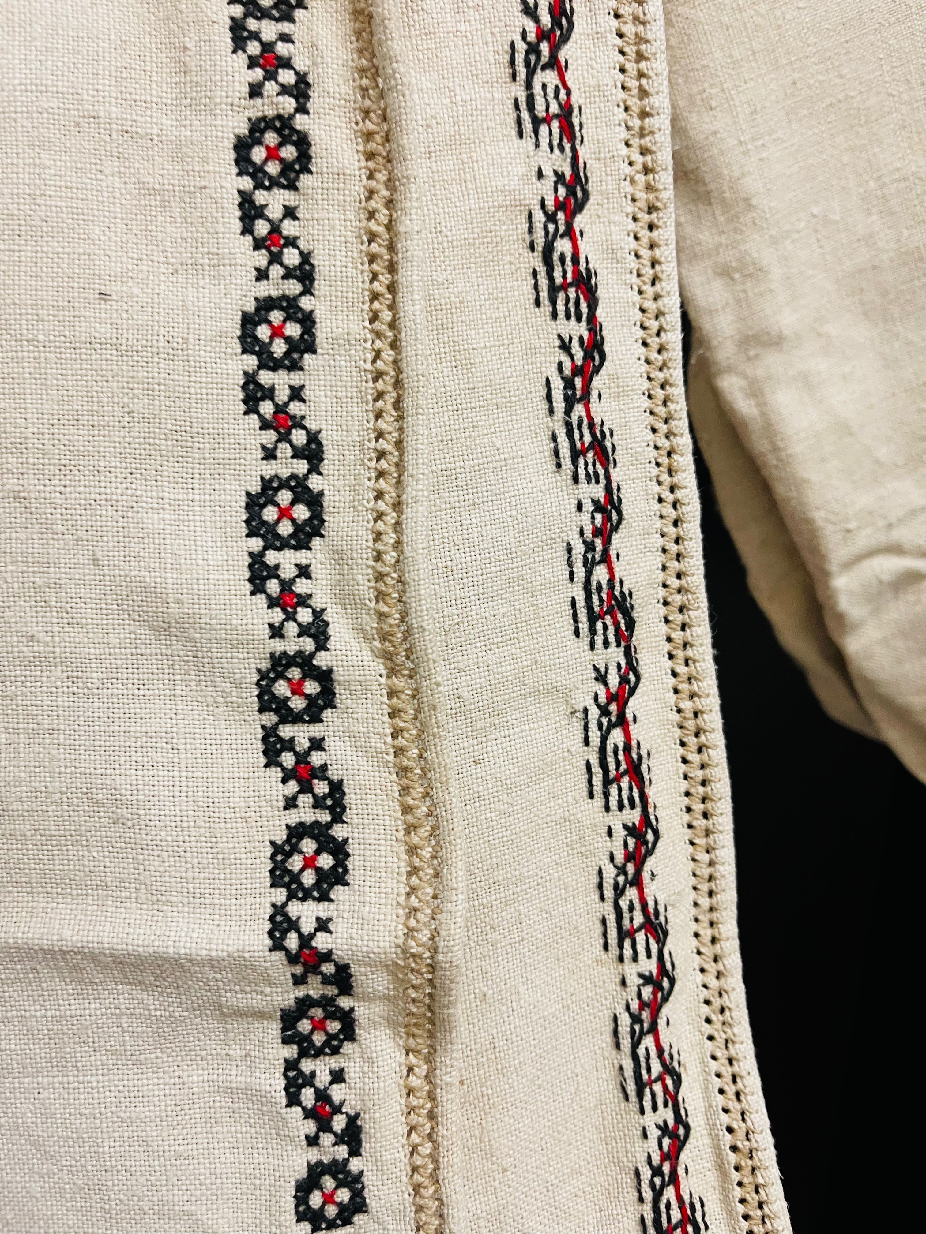 Стародавня полотняна жіноча сорочка (вишиванка)
