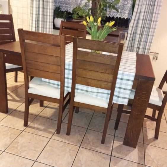 Sprzedam duży stół plus 6 krzeseł