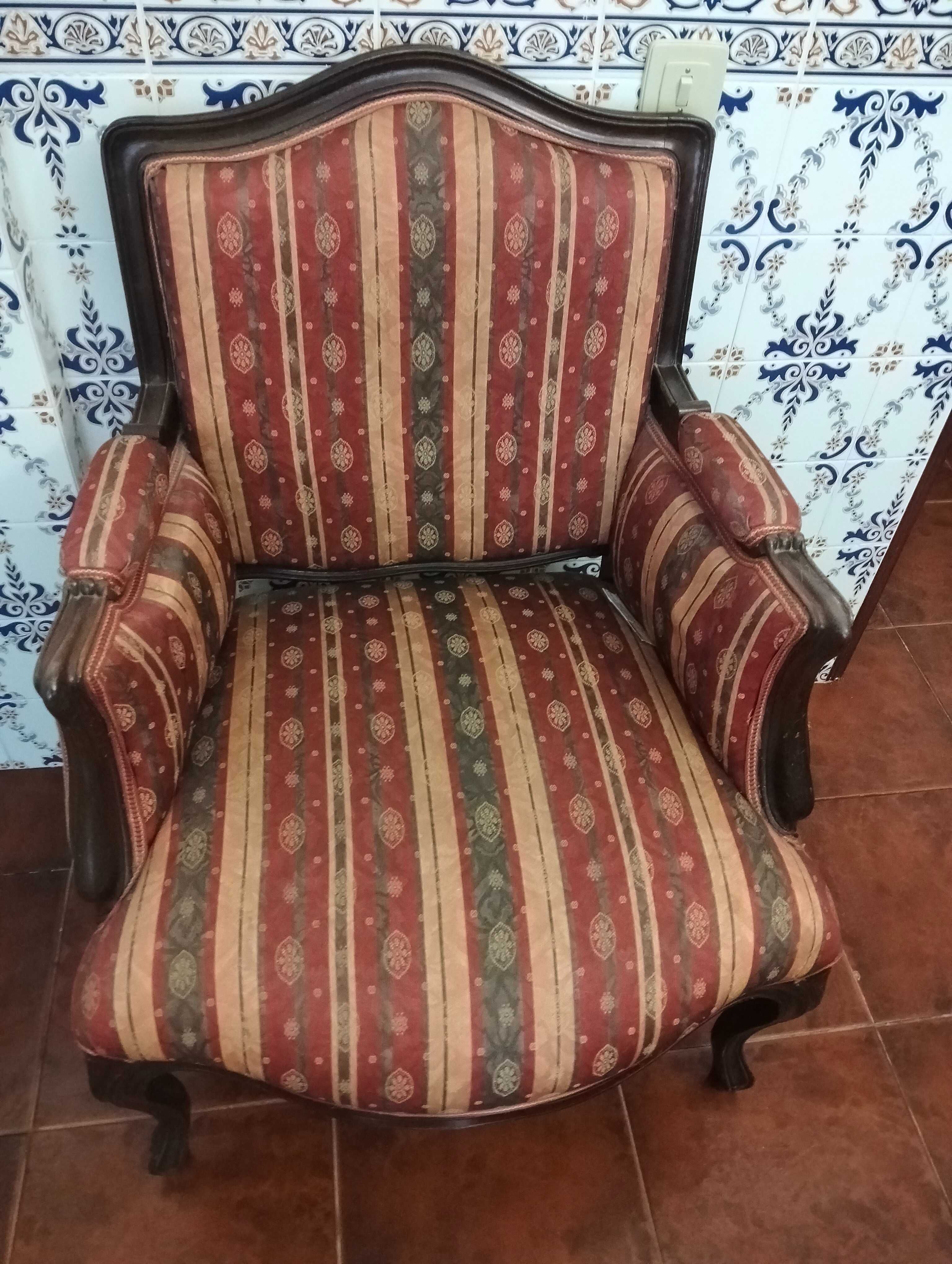 Conjunto de sofá cama e dois canapés