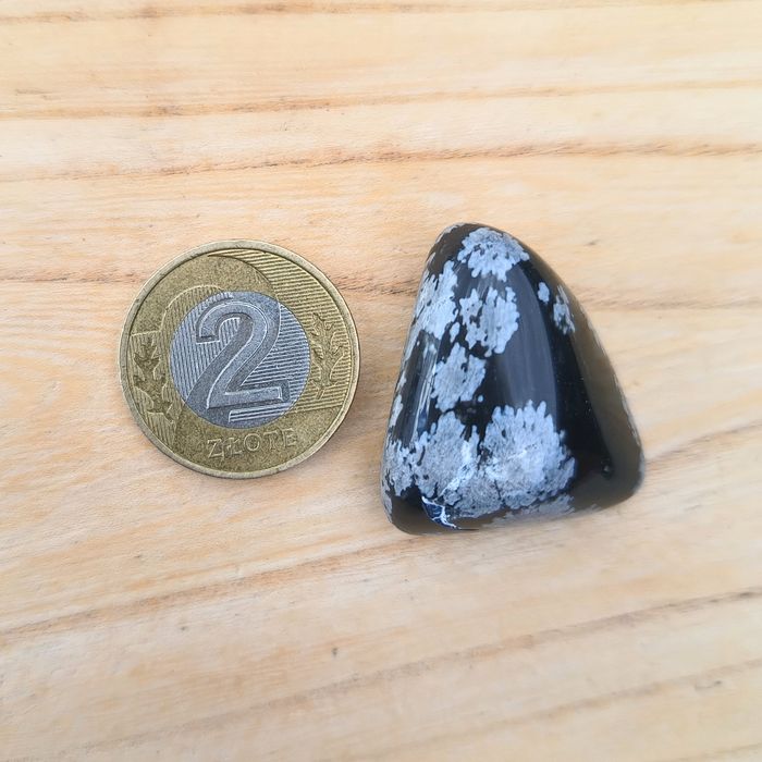 Obsydian śnieżny mały polerowany kamień półszlachetny amulet waga 11 g