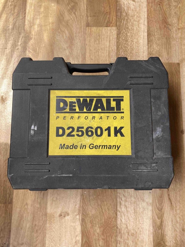 Перфоратор профессиональный DeWalt D25601K