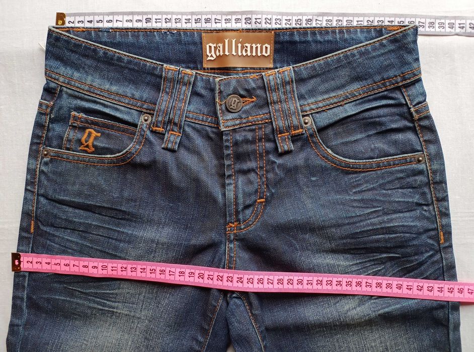 Жіночі джинсы клеш Galliano.
