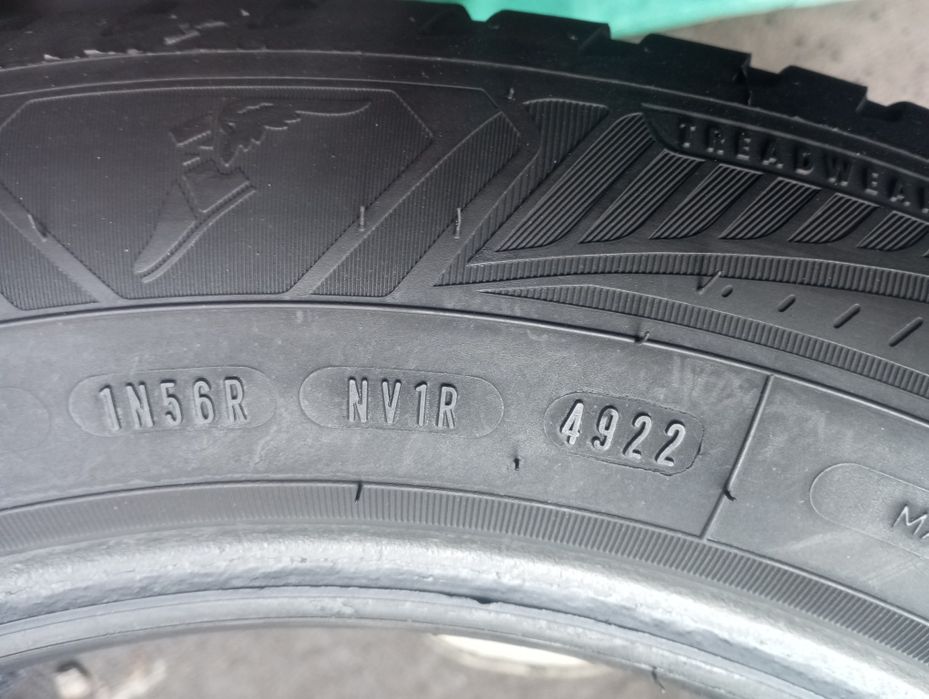 Opony zimowe 225/55/16 całoroczne. Super stan