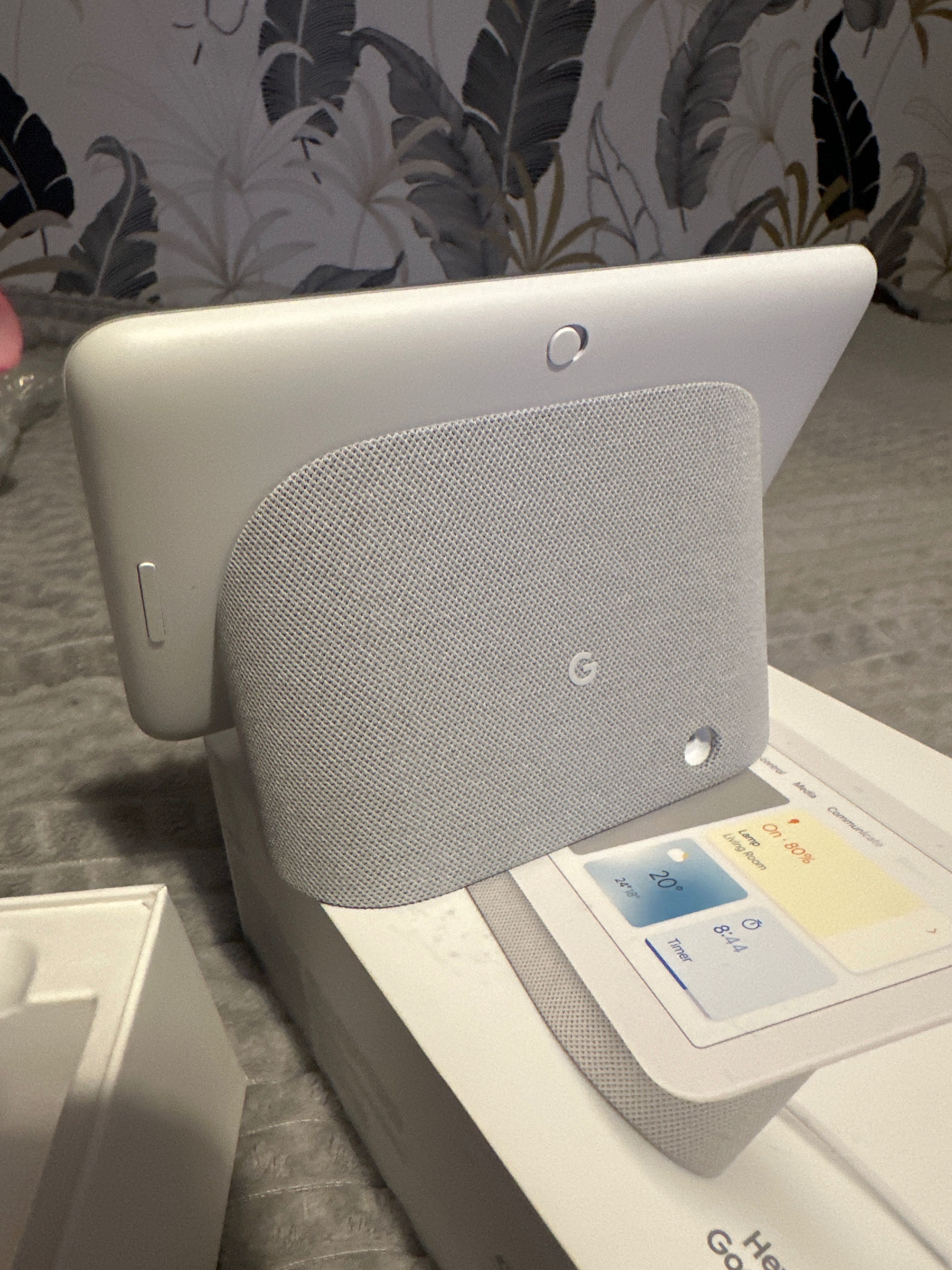 Google nest hub gen 2 chalk
