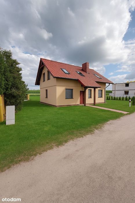 Dom  blisko lasu. Wszystkie media i kanalizacja. Parter biuro, gabinet