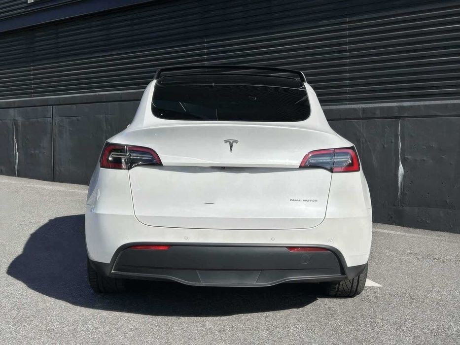Tesla Model Y Long Range      2021