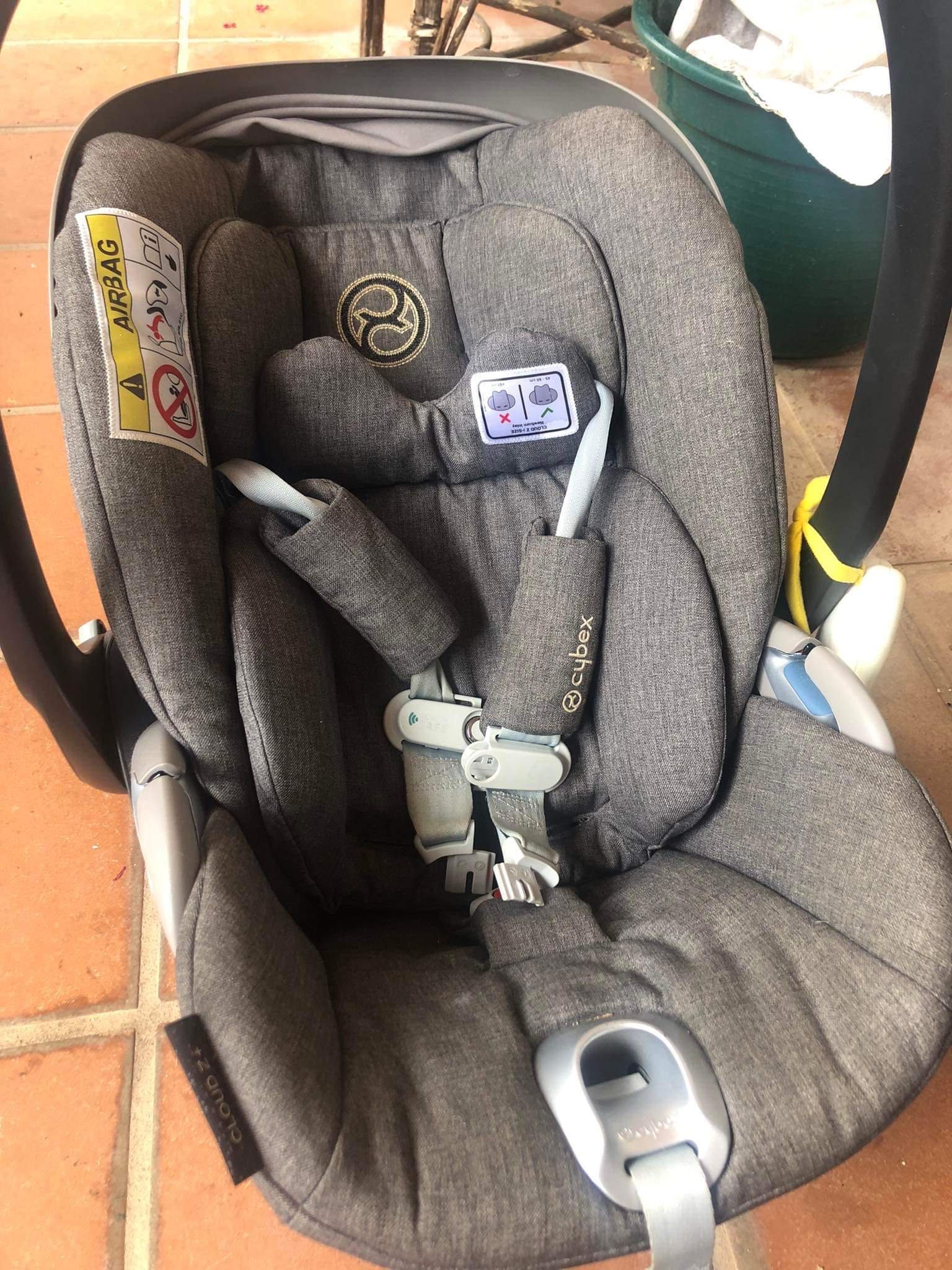 Cadeira de carro Cybex para transporte de bebé