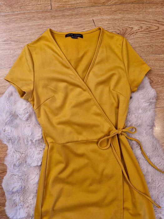 Żółta musztardowa sukienka kopertowa mini Gate XS