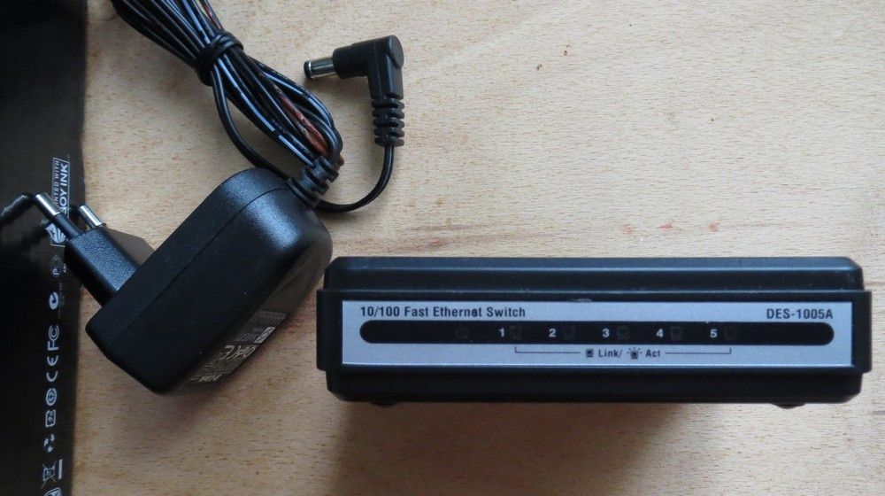 Модем D-Link DSL-2540U и Switch D-Link DES 1005A
