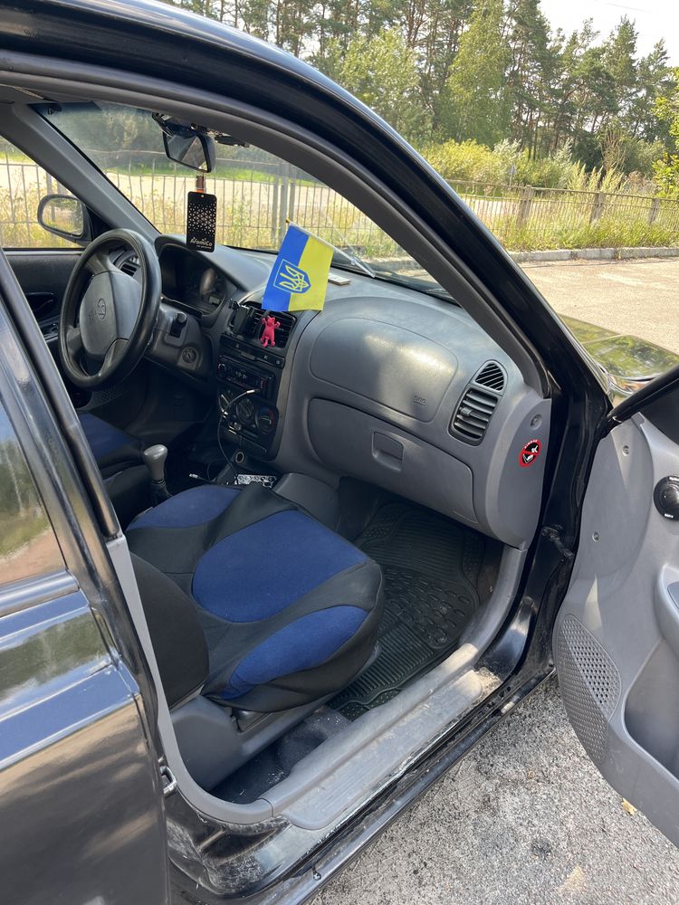 Hyundai accent 2005