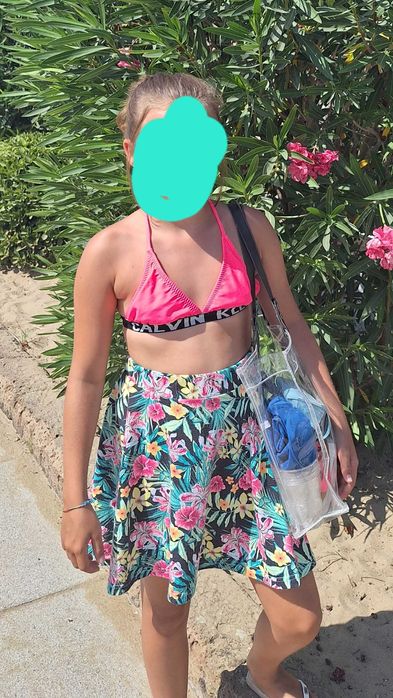 Śliczna spódniczka na lato dla dziewczynki roz. 134/140 + gratis