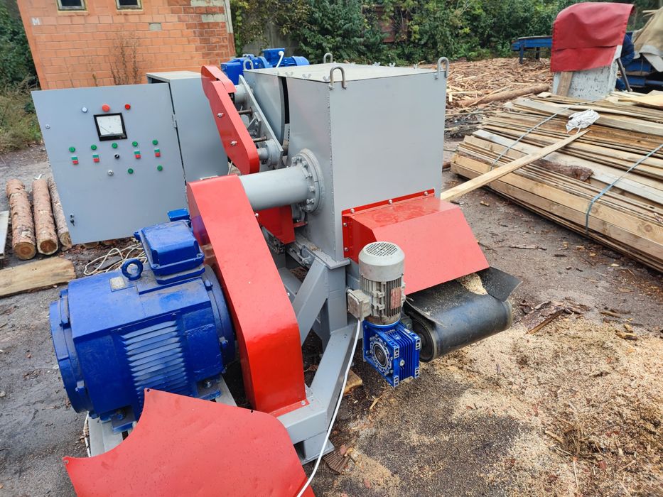 Подрібнювач, дробарка, дробілка деревини в тирсу, опилку фрезерна.