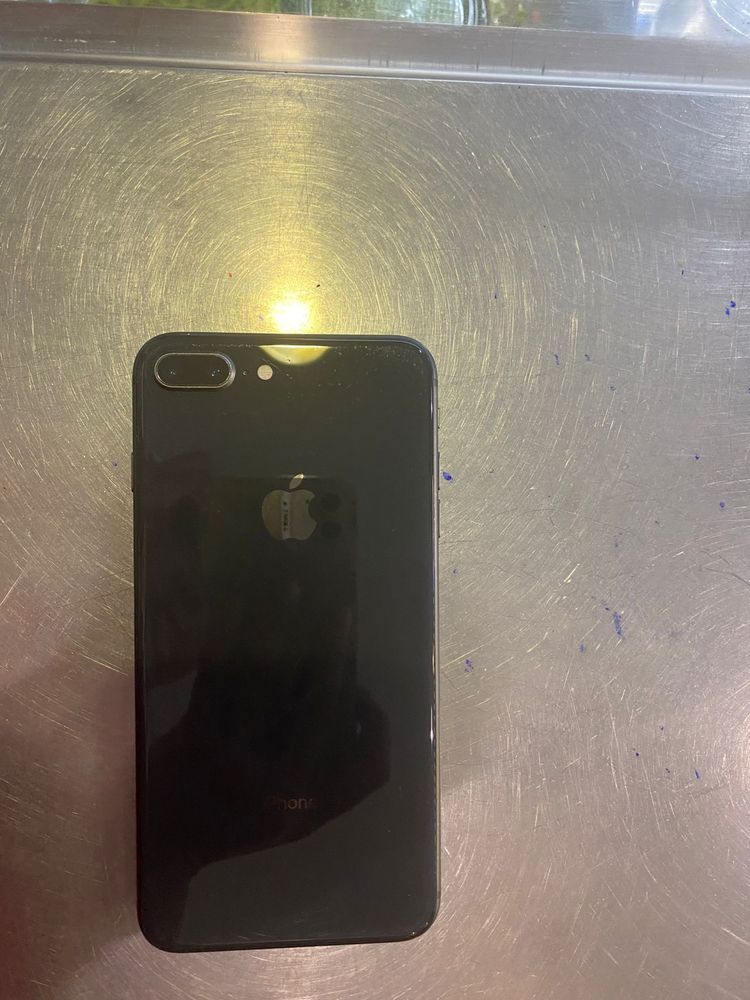 iPhone 8 plus em otima condição