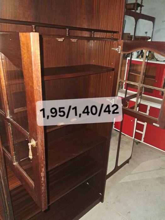 Movel de cozinha ou sala com estante prateleira