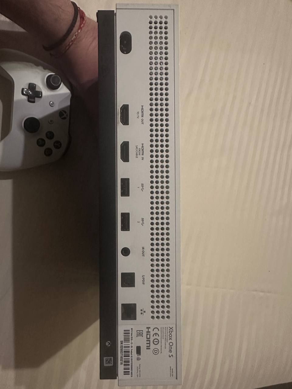 XBOX One S 1Tb з геймпадом