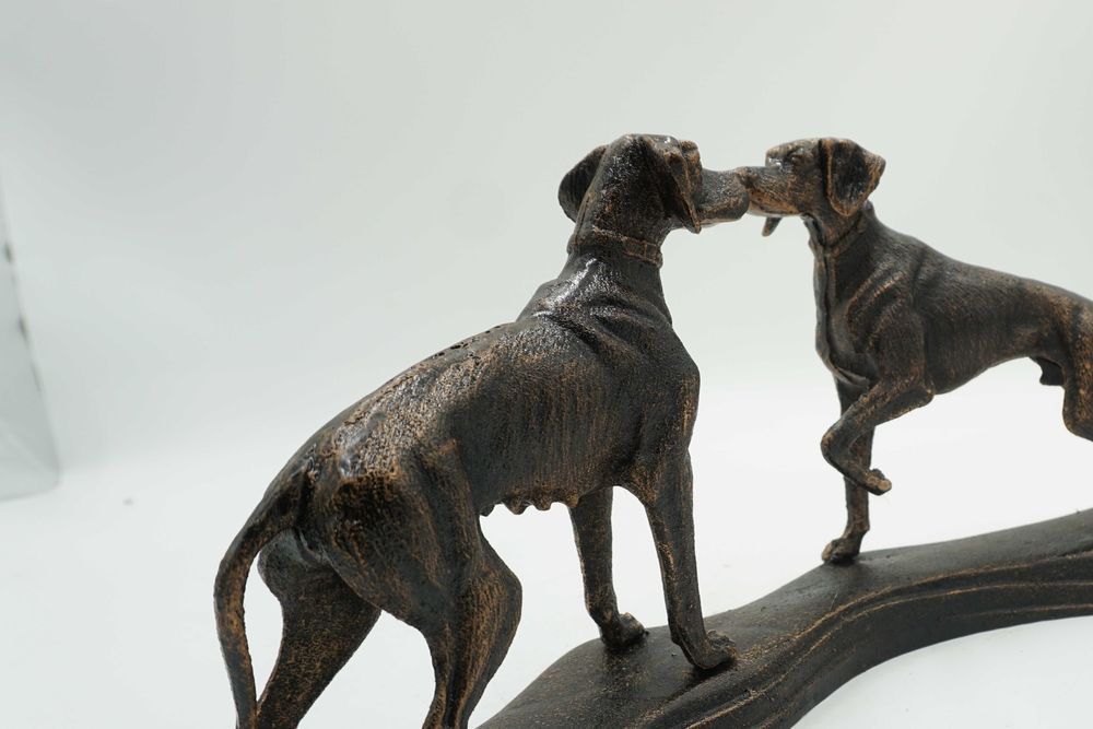 ŻELIWNA FIGURA dwa psy gończe myśliwskie na podstawie
