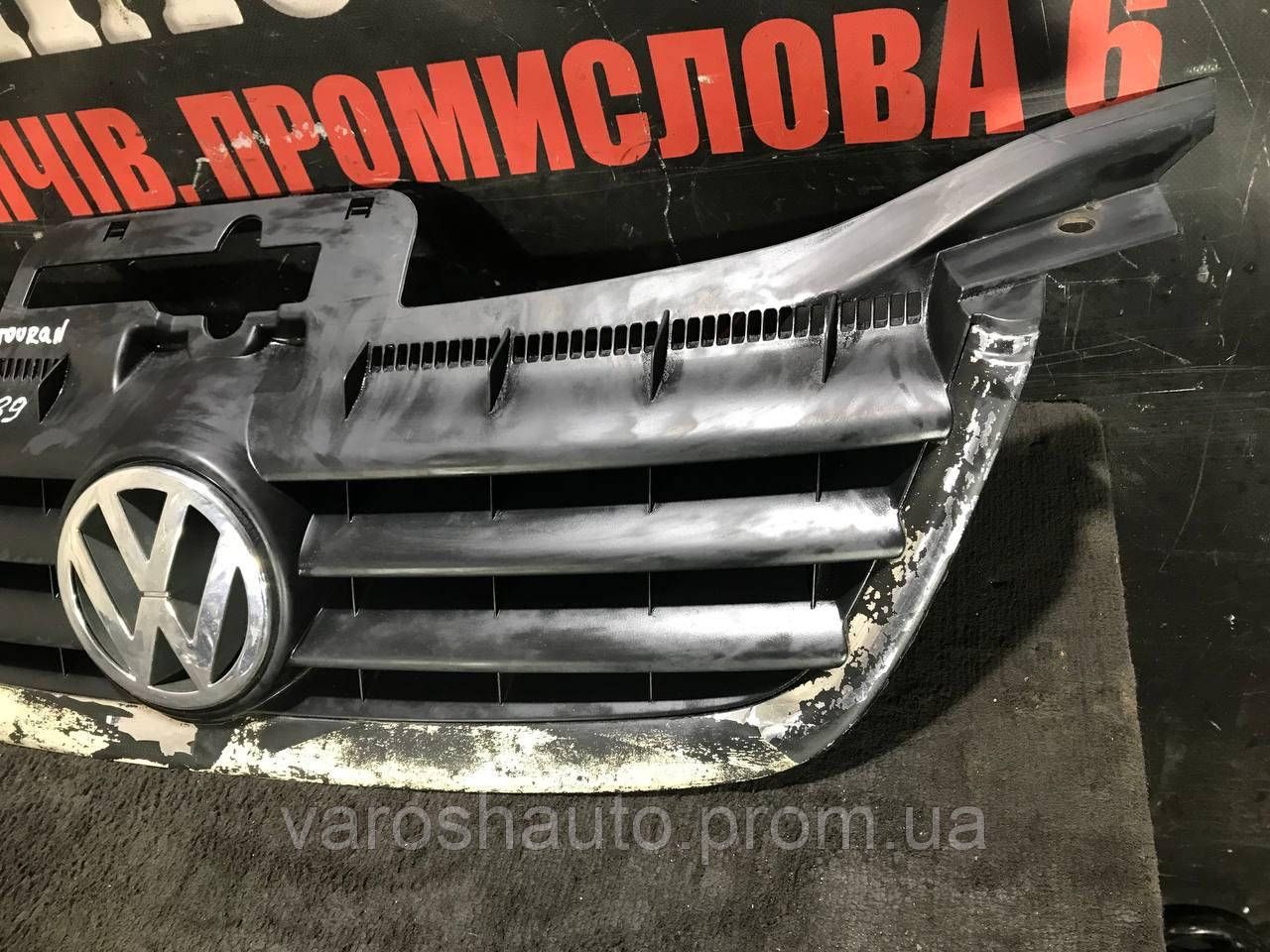 Решітка радіатора Volkswagen Touran 1T0853651 4989