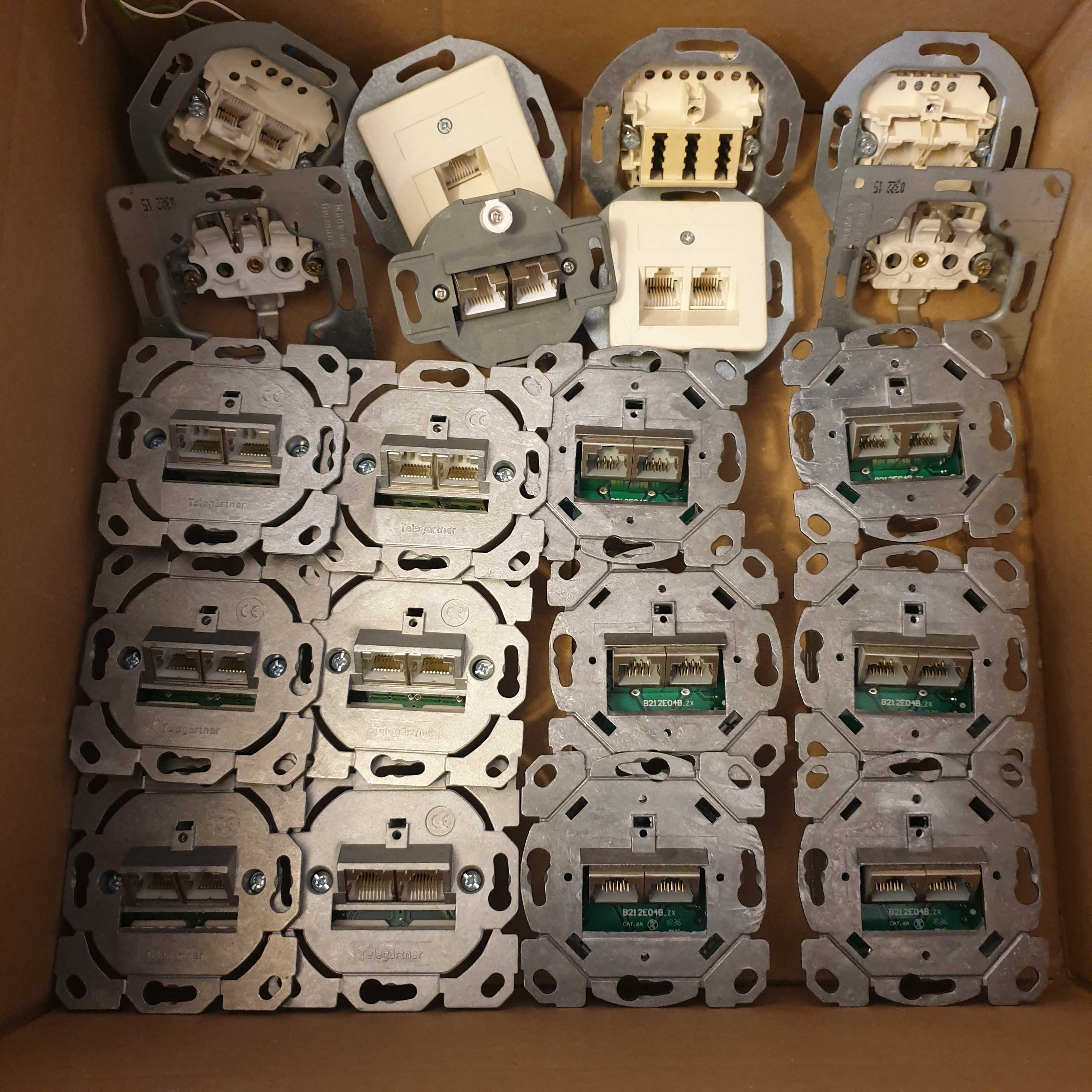 Gniazdo sieciowe podtynkowy (RJ45) wkład CAT 6a 2 Porty