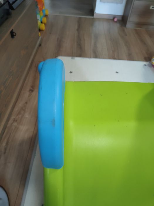 Zjeżdżalnia plastikowa dla dzieci