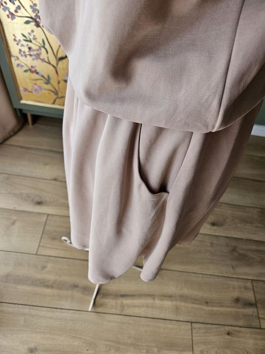 Urocza sukienka damska z gumką w pasie - Made in Italy! Nude uniwersal