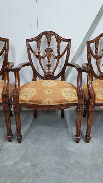 Набір вінтажних різьблених стільців з підлокітниками