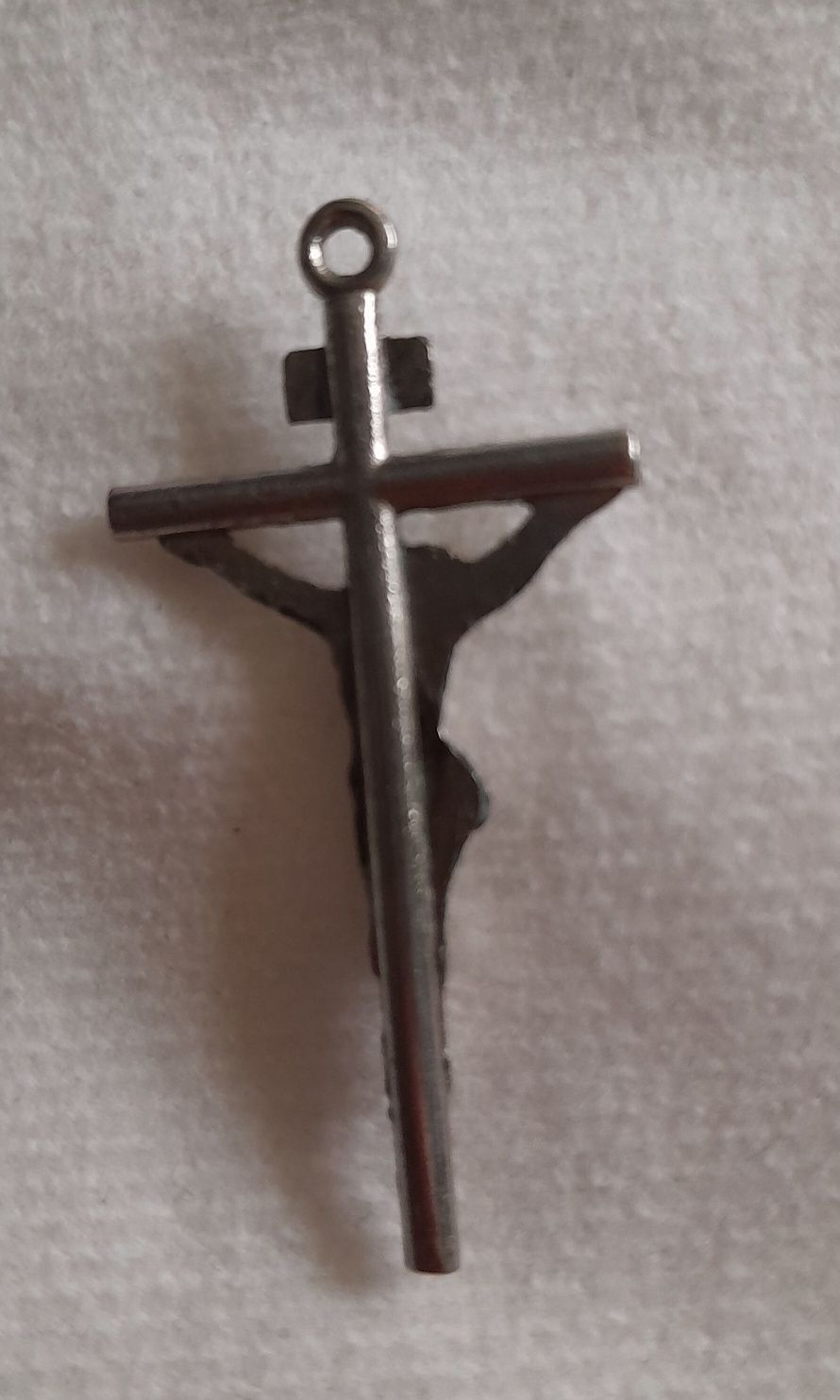 Srebrny krzyżyk z Jesusem