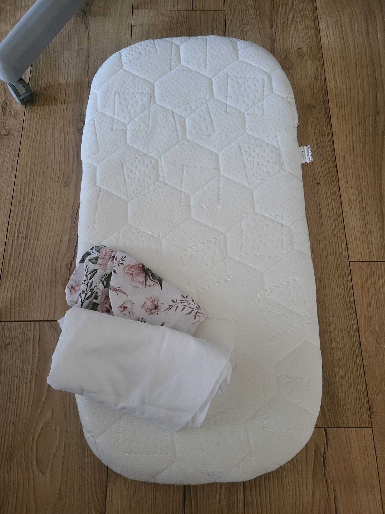 Sprzedam łóżeczko Chicco Baby Hug Air 4w1 różowe. Piękne!