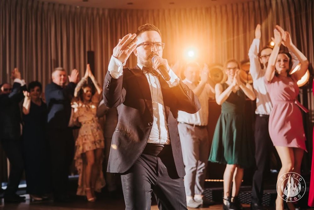 Dj, wodzirej, saksofonista na wesele w dobrym stylu. Saksofon.