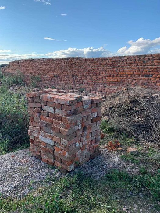 Бой кирпича Дорога из боя кирпича КРАСНЫЙ Белый кирпич огнеупорний