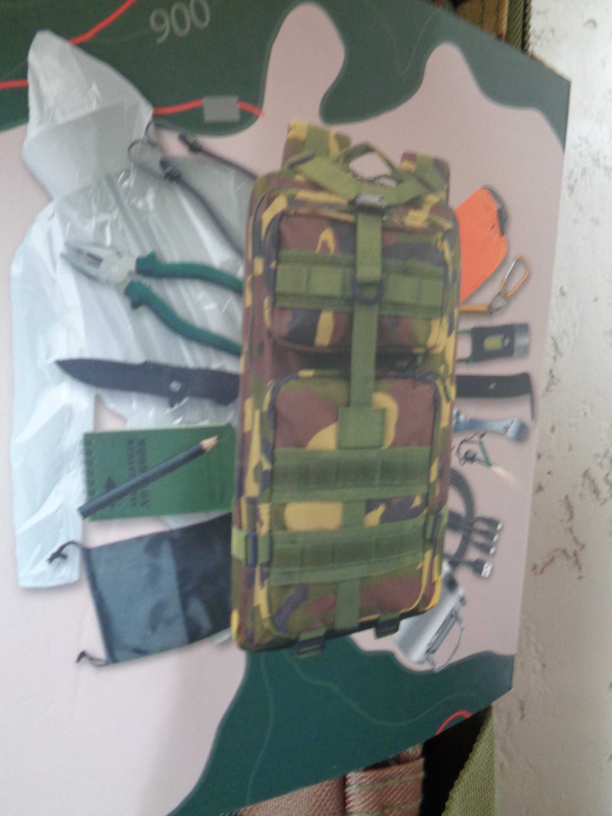 Plecak survivalowy z pełnym ekwipunkiem.