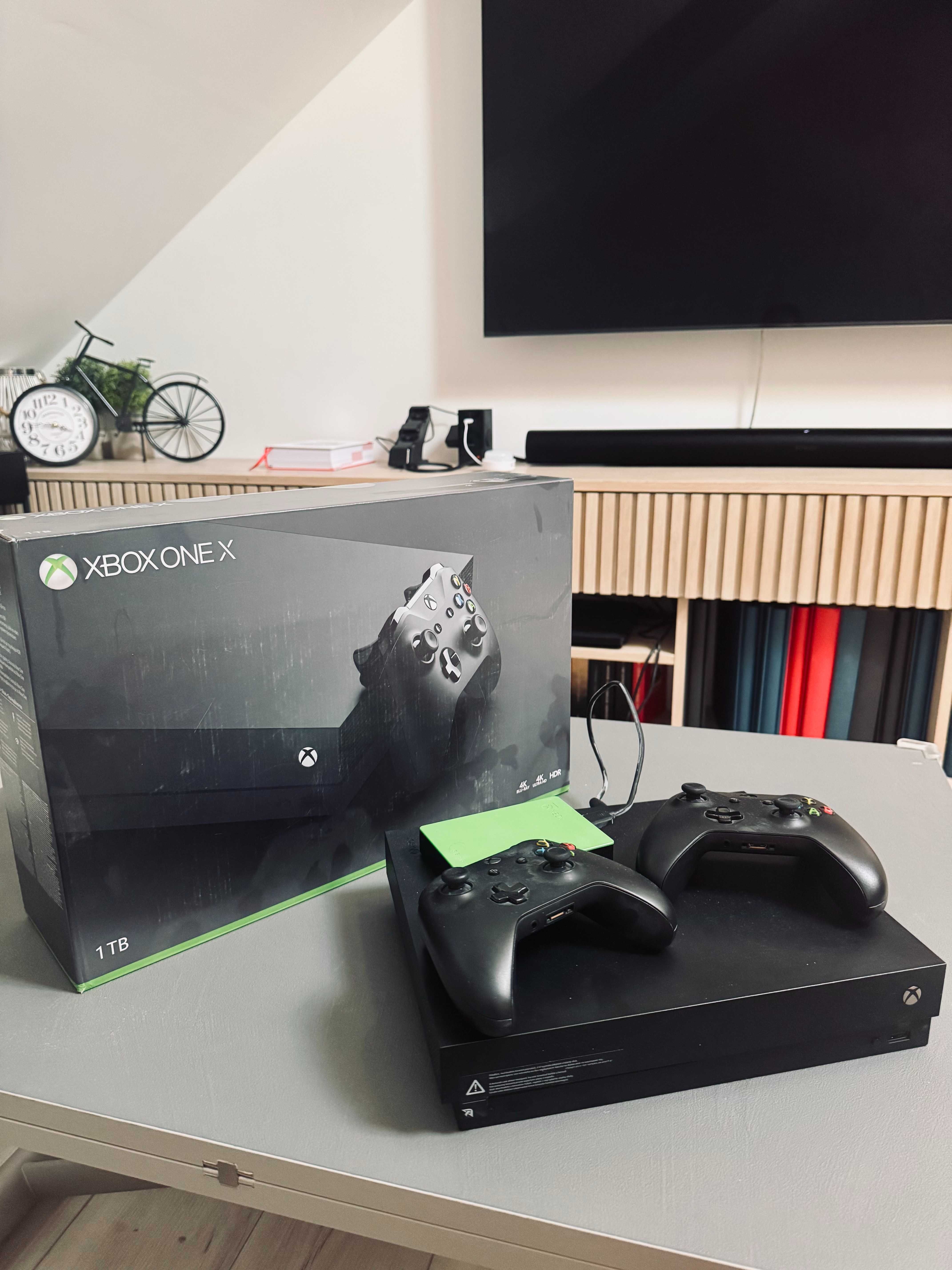 Konsola Xbox One X 1TB + Dysk SSD 4 TB + 2 PADY + GRATISY - jak nowy