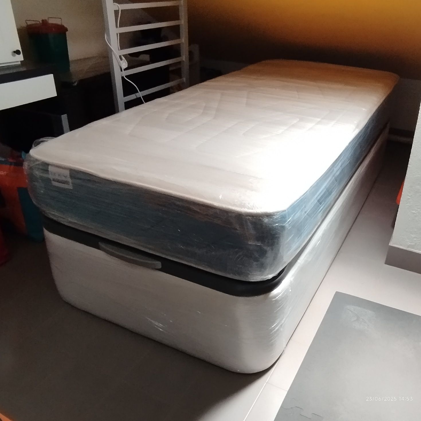 Cama Sommier e colchão 90x200