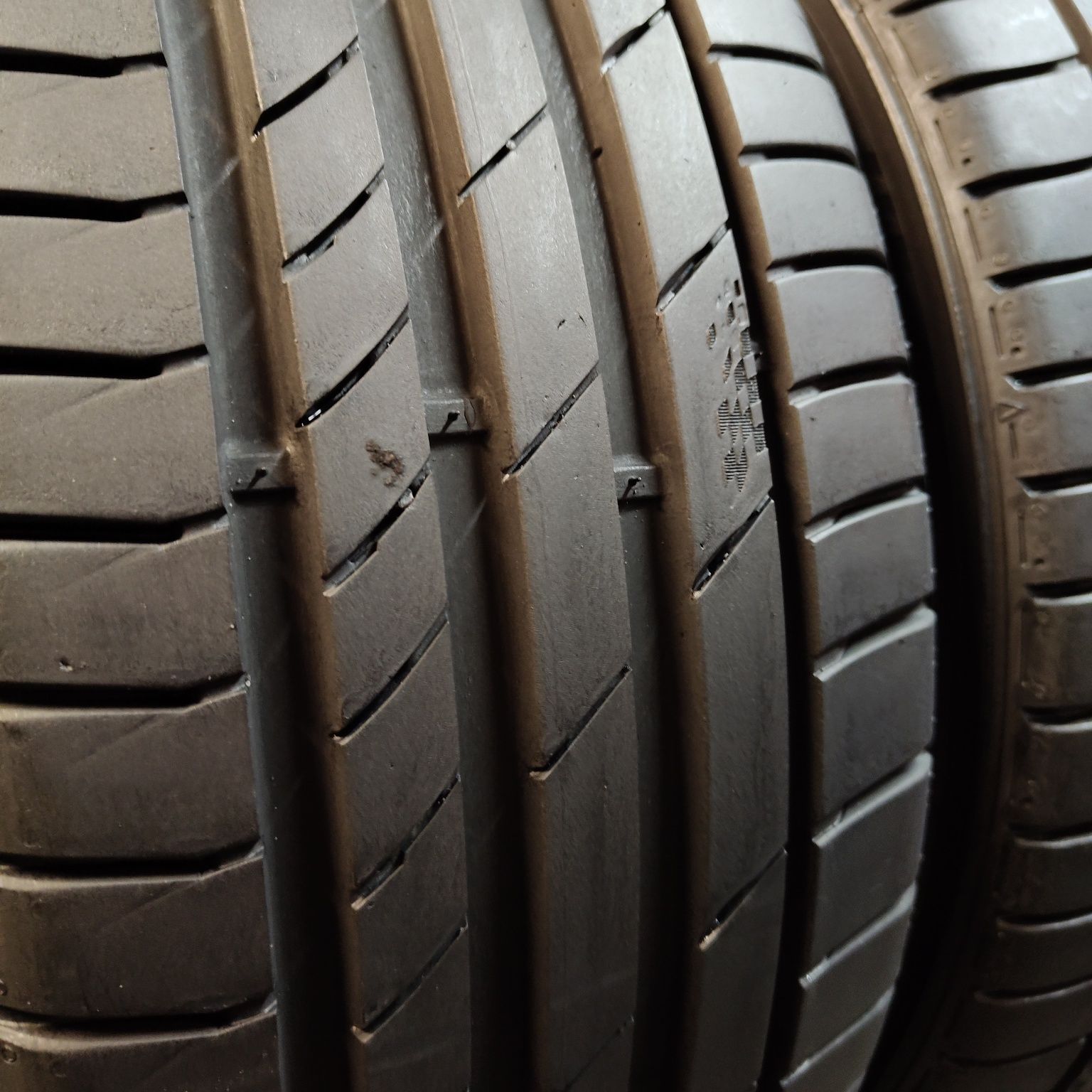 205/40/17 Sprzedam parę opon letnich Kumho