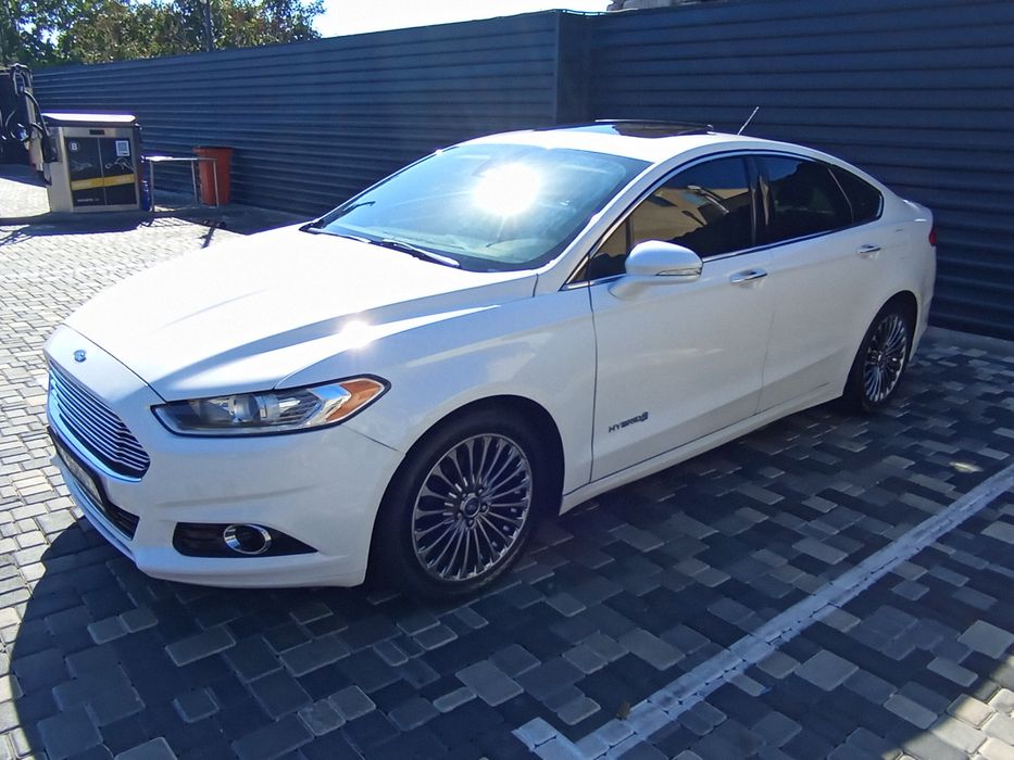 Ford fusion hybrid titanium 2015