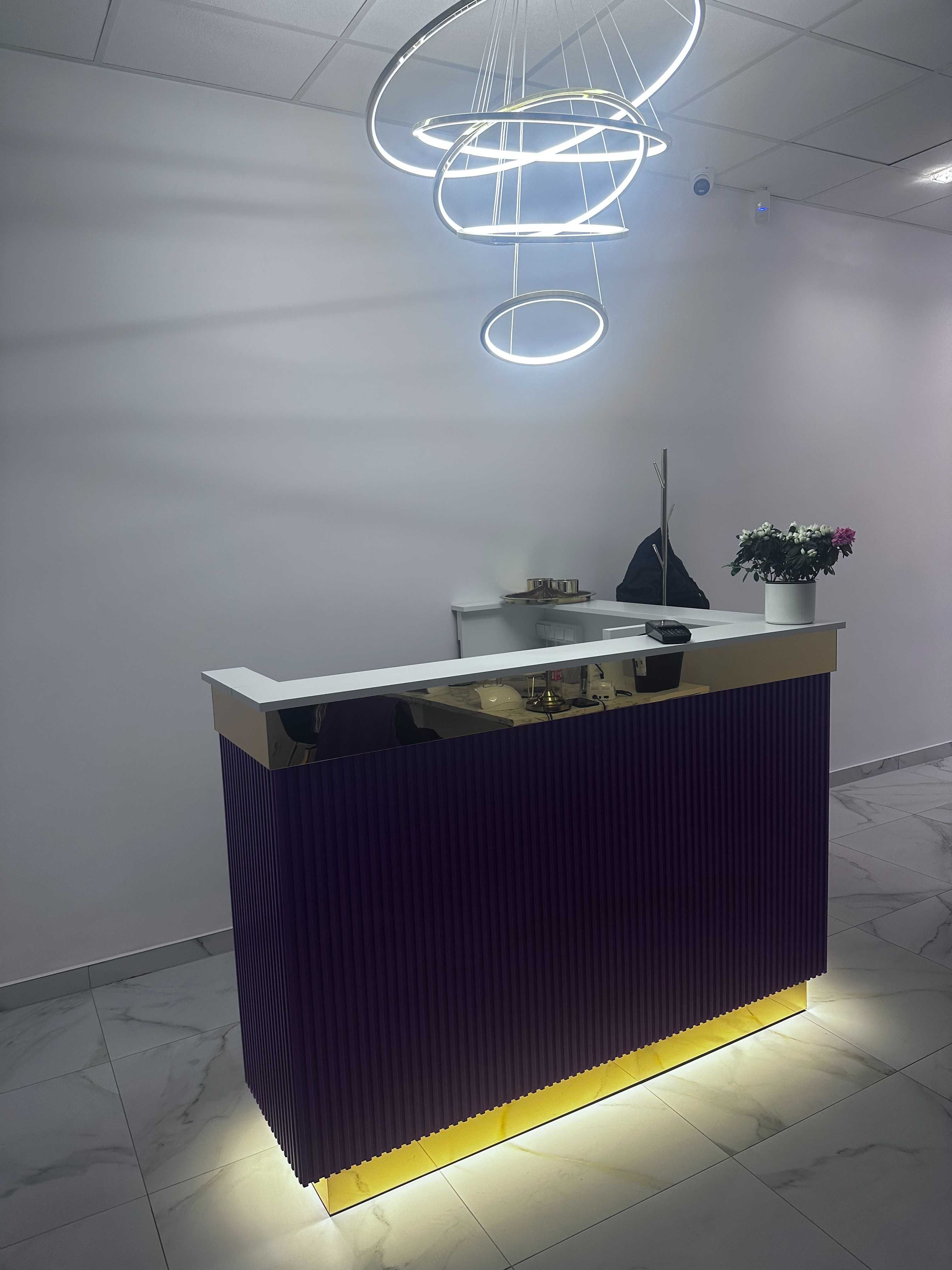Recepcja kosmetyczna , fryzjerska , butik