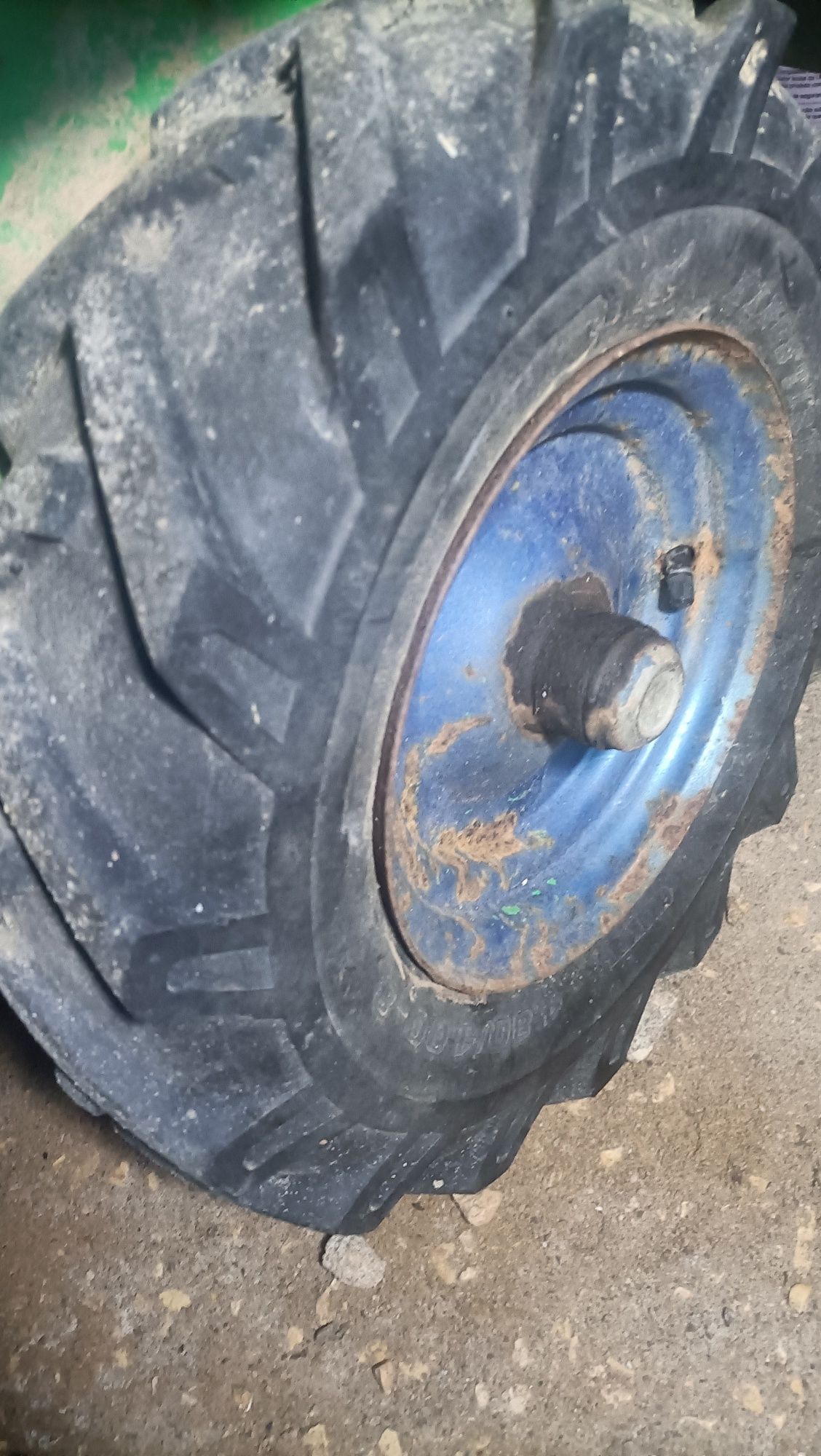 Motoenchada/motocultivador com reboque