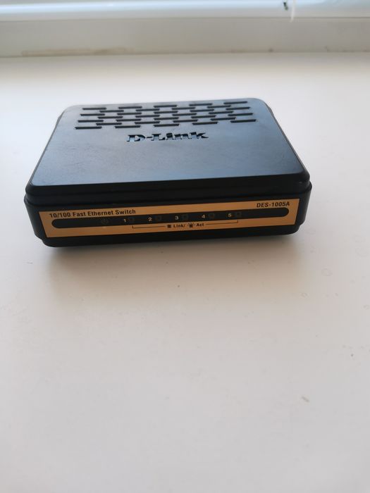 Продам комутатори D-link DES-1008D і D-link DES-1005A / лот