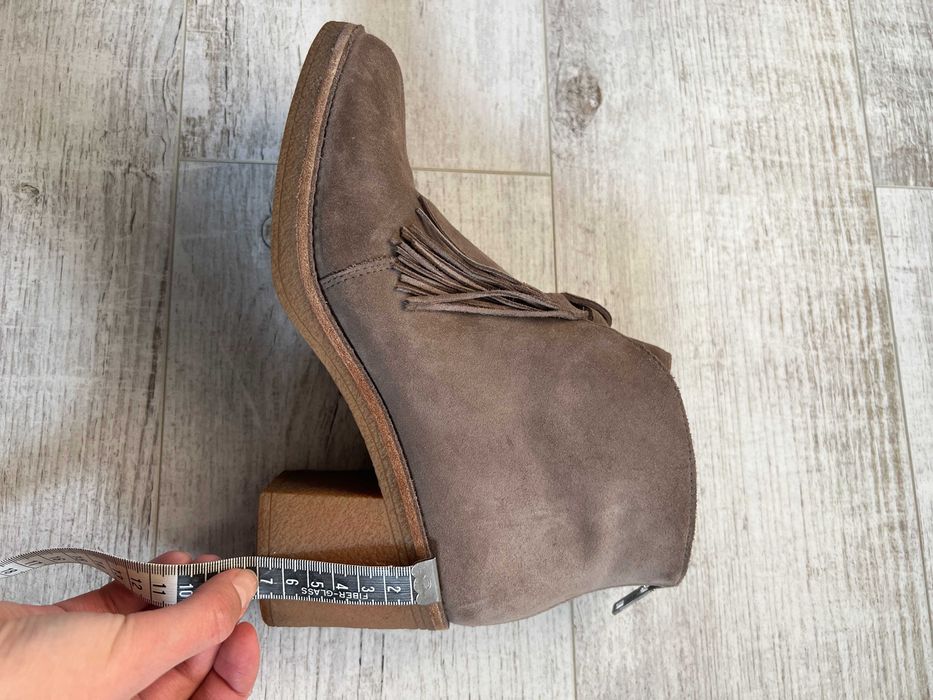 Замшеві черевики UGG р.41