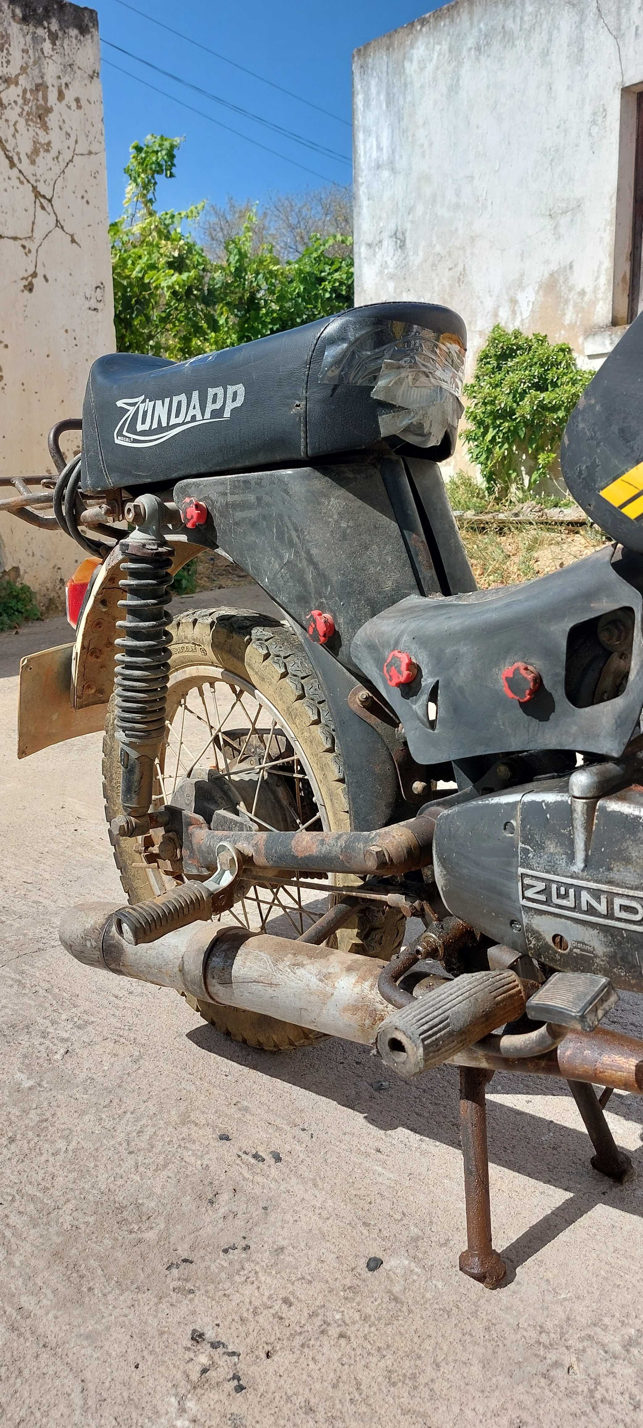 Famel Zundapp Z3 1988 – Matriculada, pronta a andar, precisa restauro