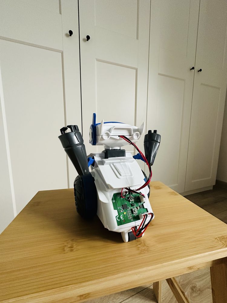 Interaktywny mówiący Robot Clementoni
