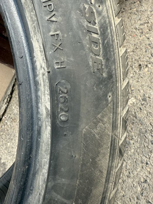 Opony zimowe 245/45R20