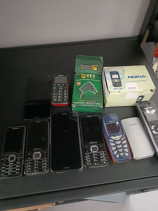 Stare telefony komórkowe